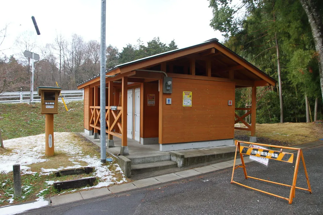 西明寺口　トイレと登山届箱