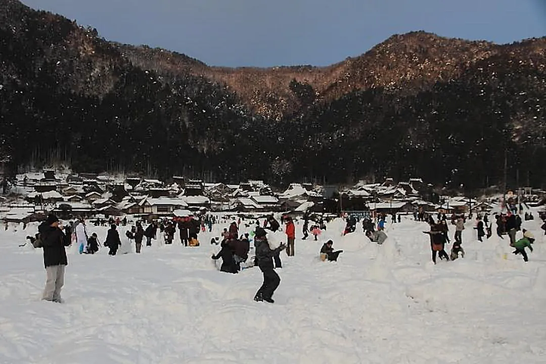 雪灯篭つくり会場