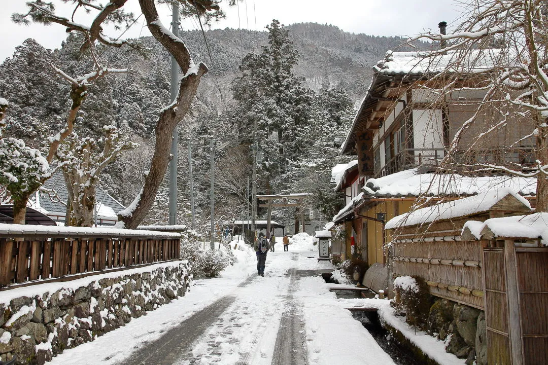 地主神社前