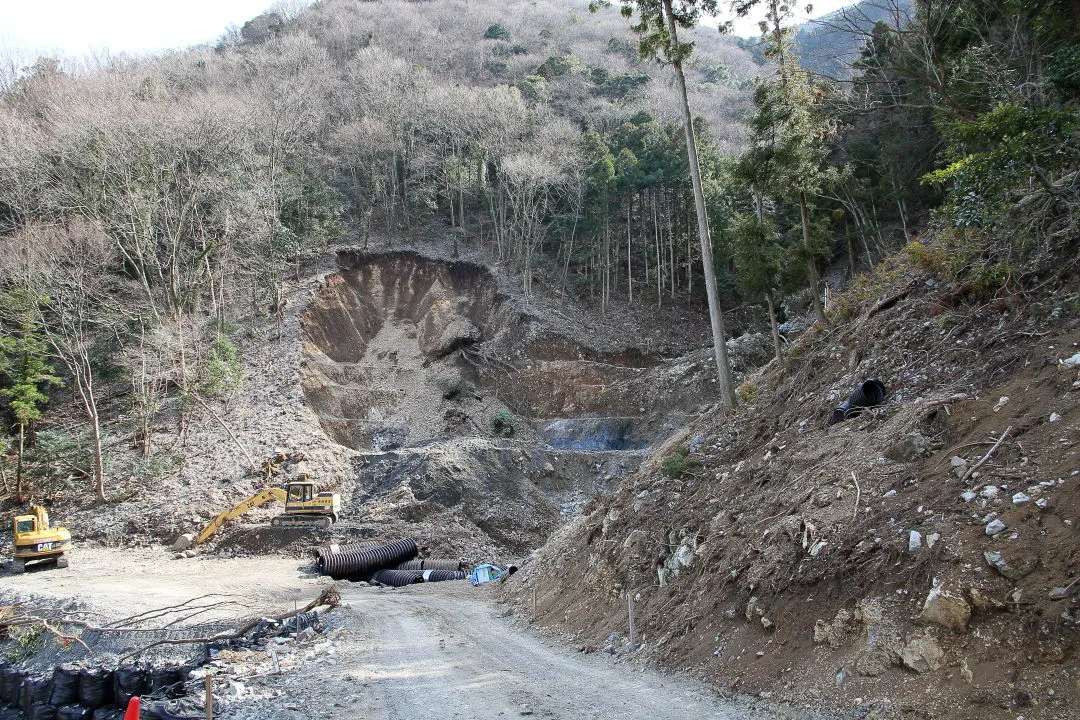 ダム工事現場