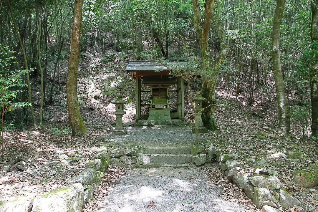 小さな祠