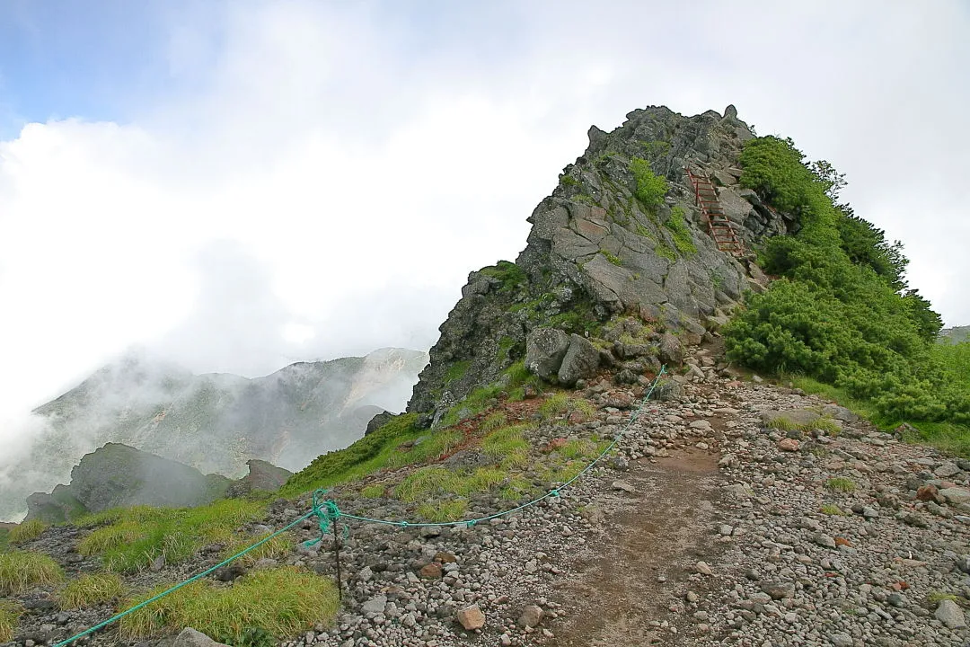 横岳の登山道