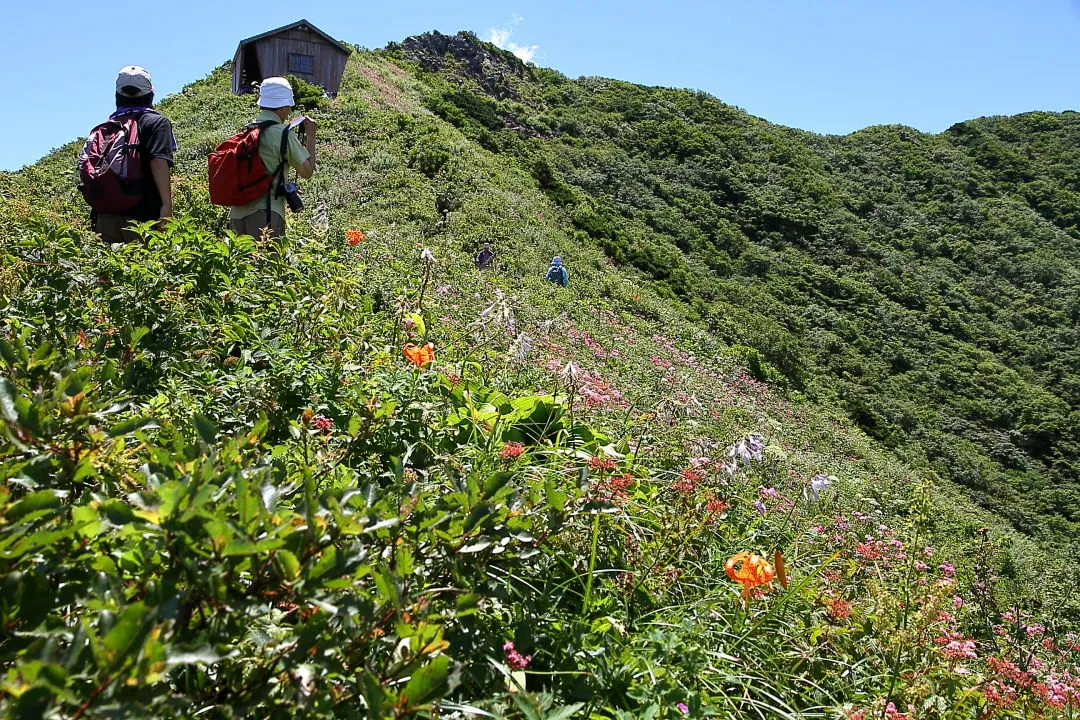 避難小屋前