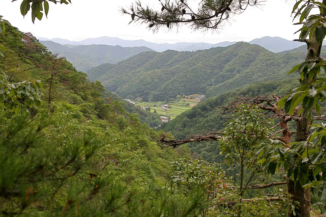 大滝前の岩場から