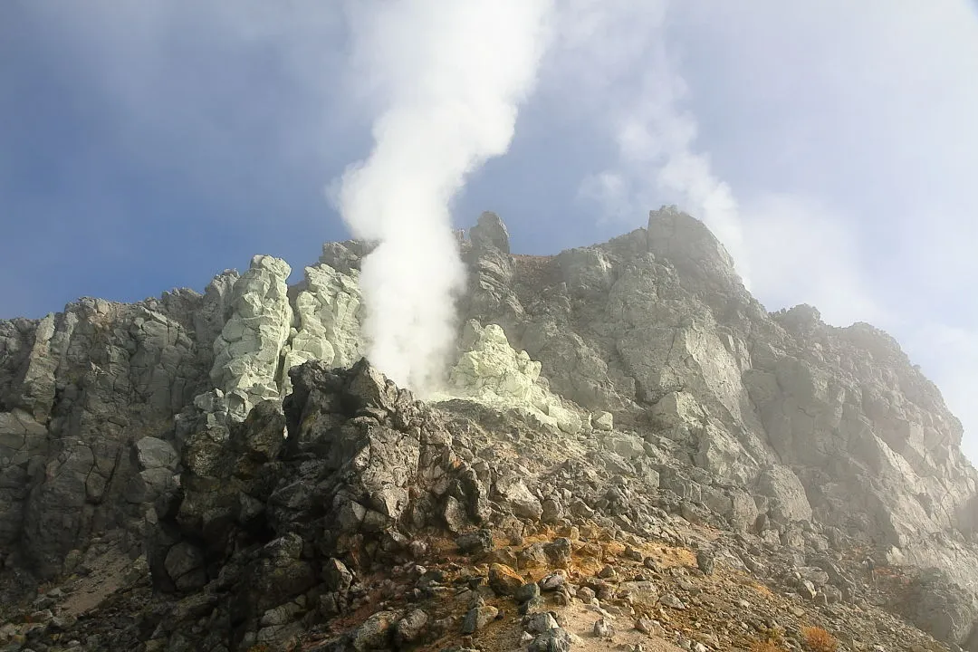 焼岳北峰と噴気