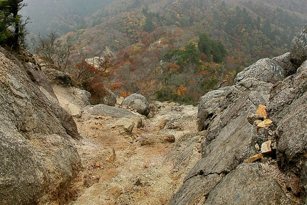 鎌ヶ岳山頂下から