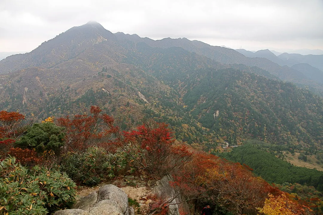 県境尾根道から鎌ヶ岳