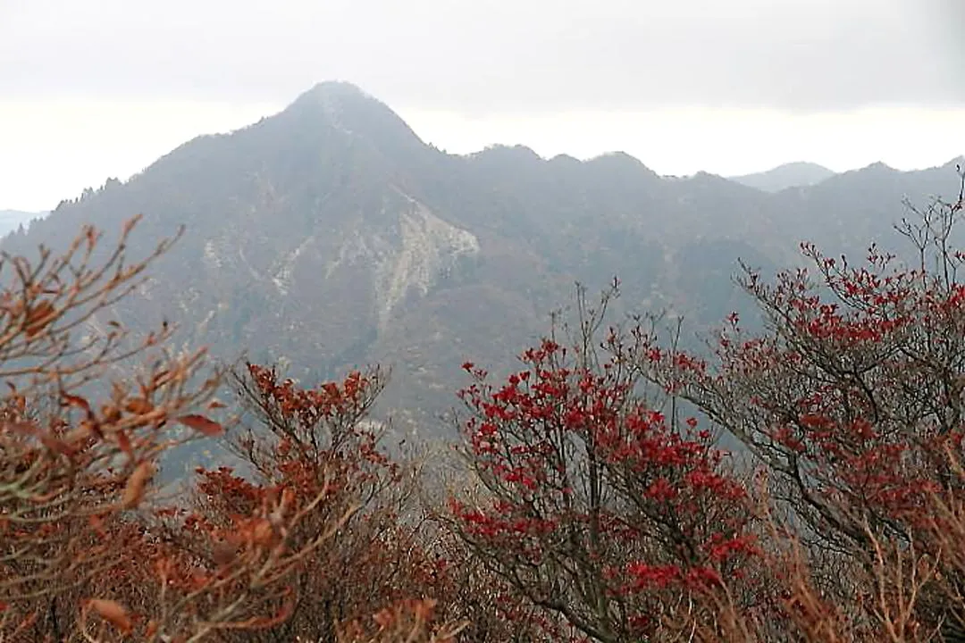 霞む鎌ヶ岳