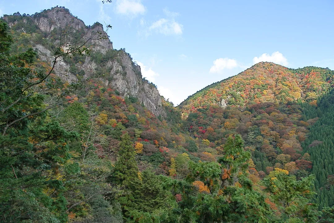 展望岩から洞ケ岳と紅葉