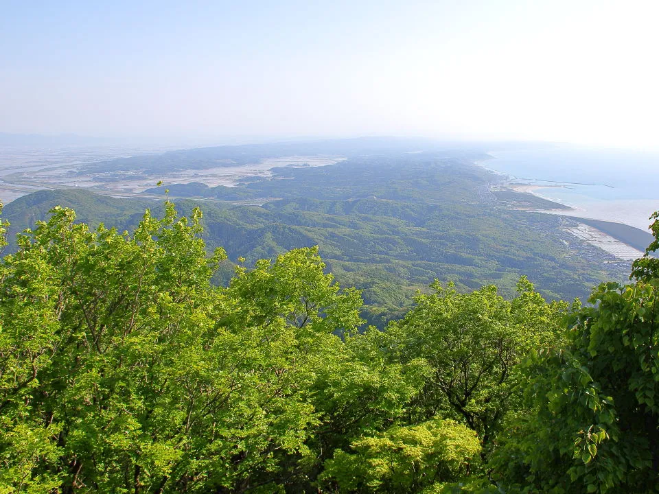 弥彦山頂から日本海の眺望