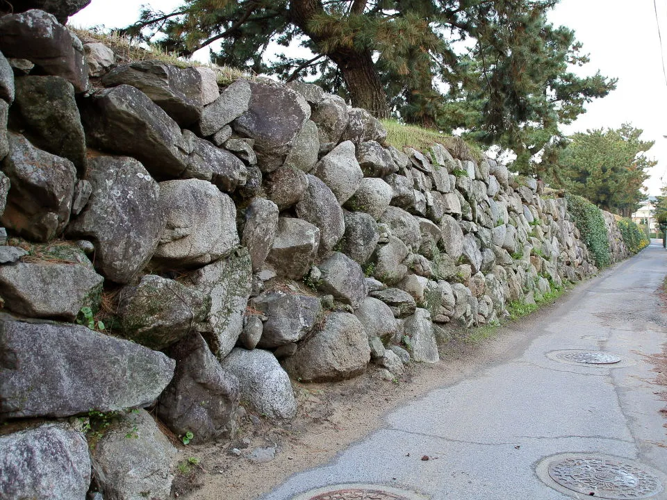唐津城遊歩道の石垣