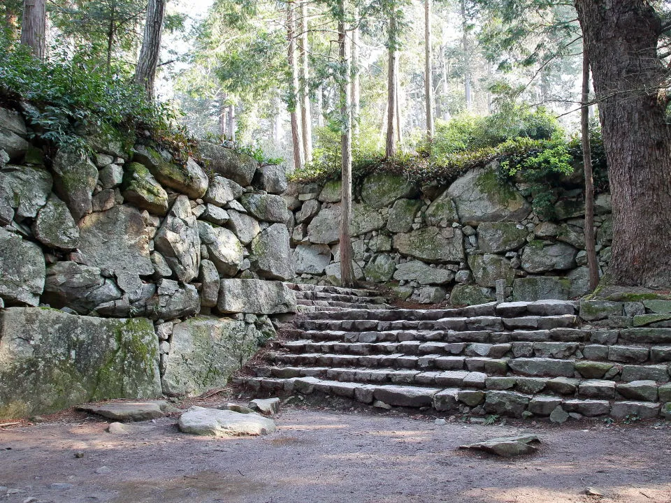 安土城　黒金門