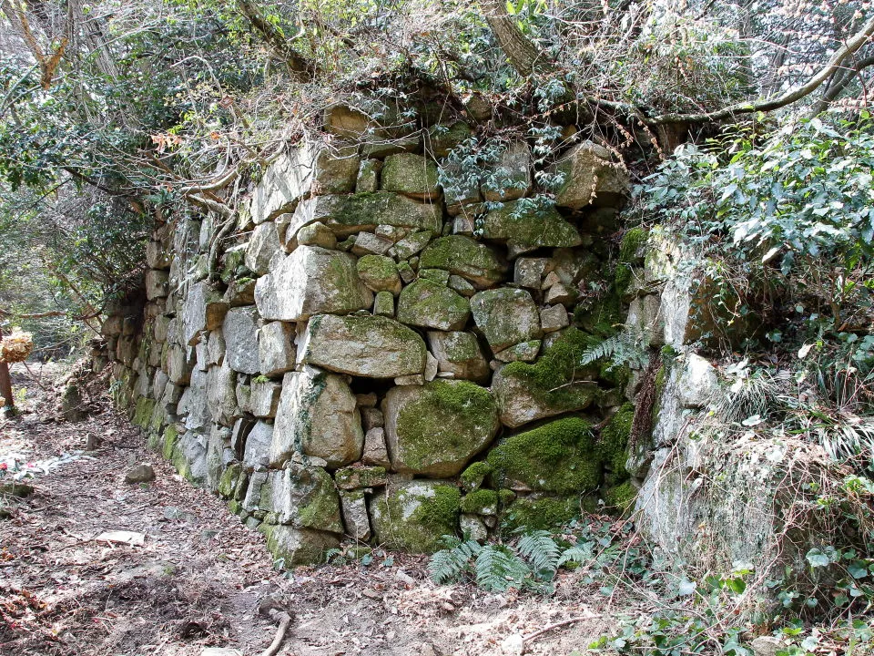 観音寺城　本丸の石垣