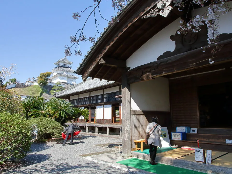 掛川城　二の丸御殿から天守