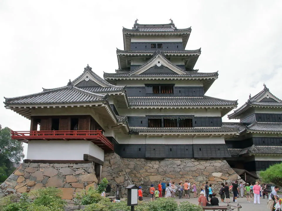 松本城　月見櫓と天守