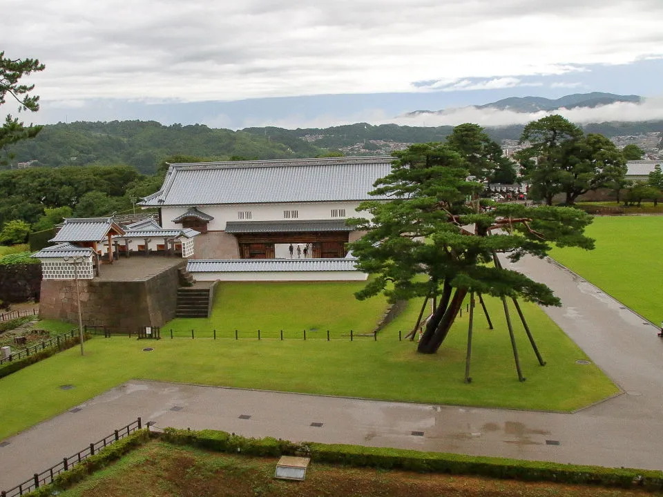 金沢城　菱櫓から河北門