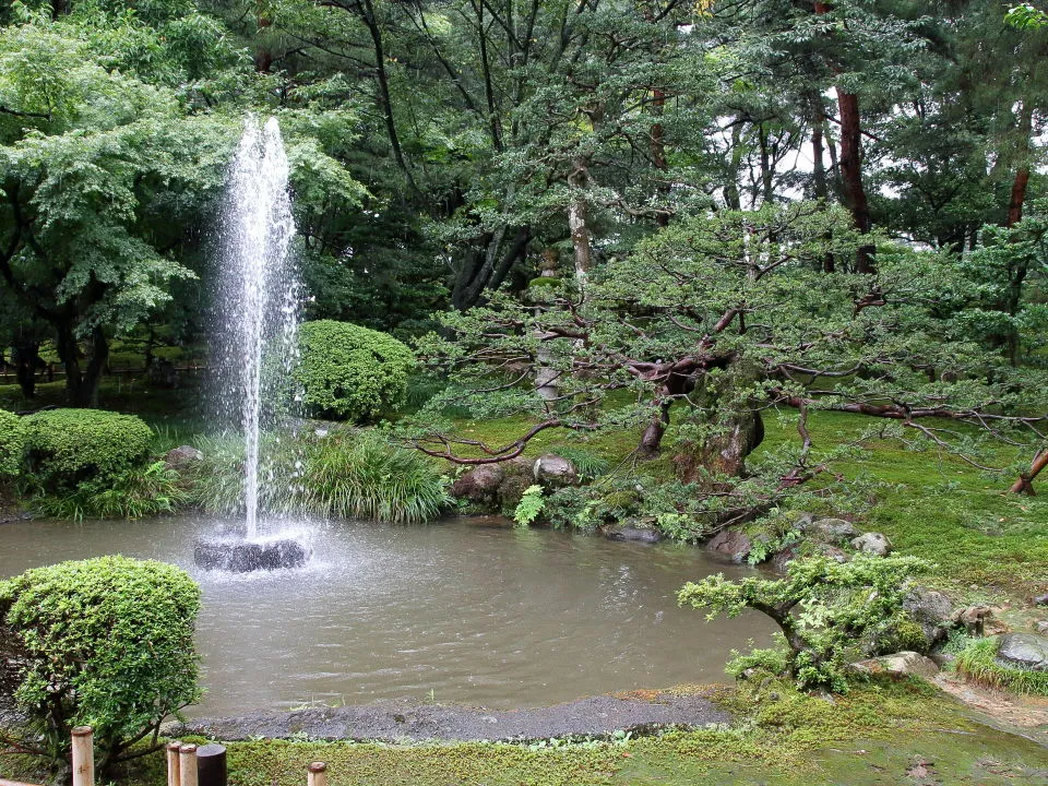 兼六園　霞ヶ池を水源にした自然の噴水