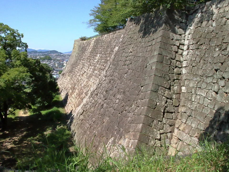 丸亀城　帯曲輪の高石垣