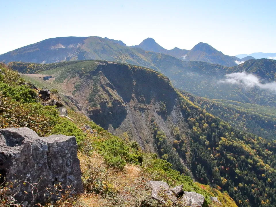 西天狗岳山頂から根石岳と南八ヶ岳