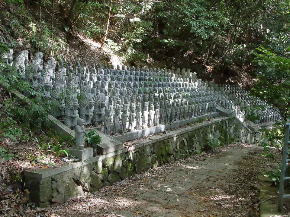 壷阪寺奥ノ院　五百羅漢