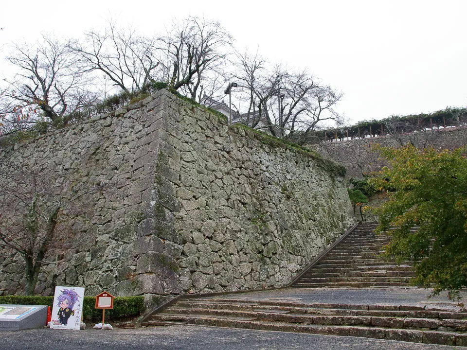 津山城　表中門　毛櫓の石垣