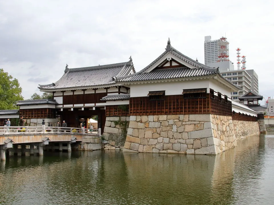広島城　平櫓と表御門