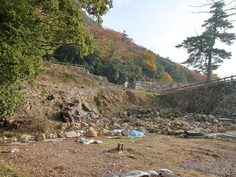 鳥取城山下ノ丸　二ノ丸から天球丸へ