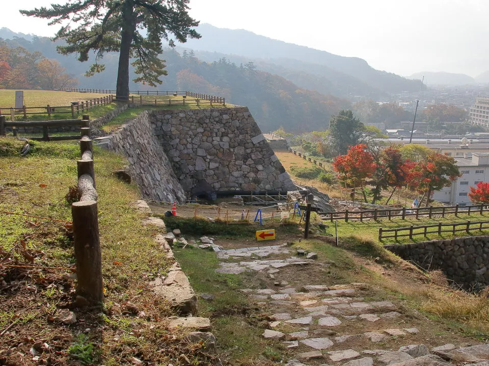 鳥取城山下ノ丸　八幡宮付近から