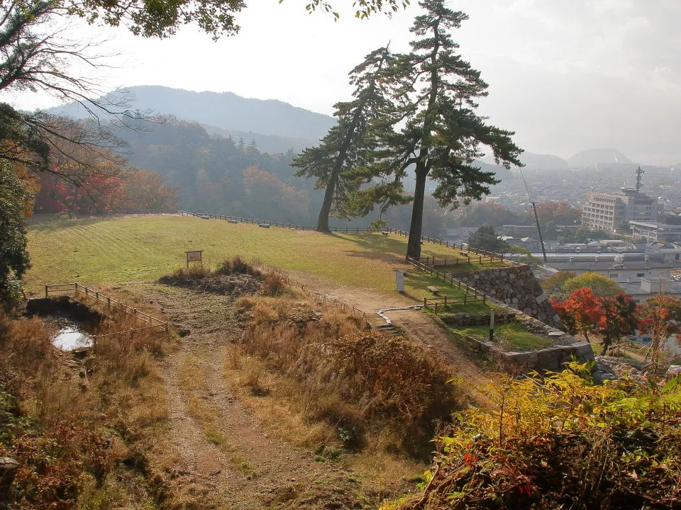 鳥取城山下ノ丸　八幡宮から天球丸