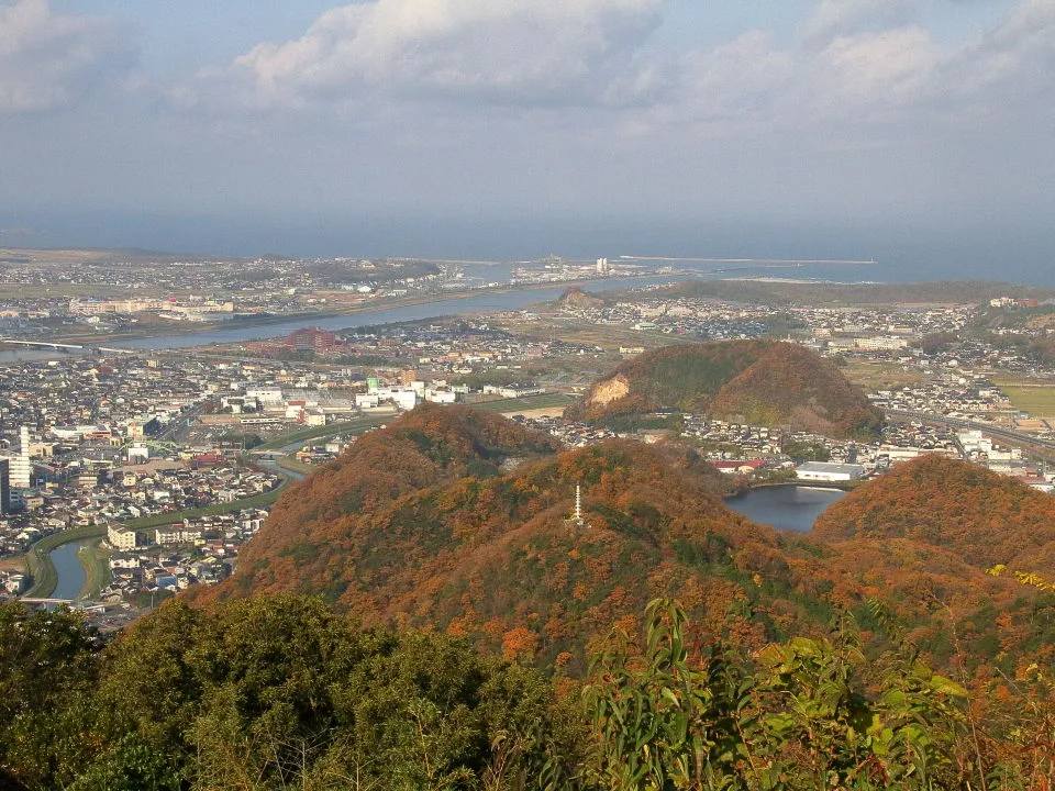 鳥取城山上ノ丸　天守櫓台から千代川