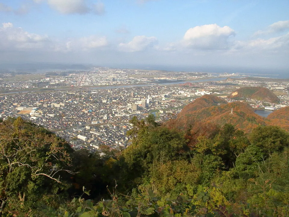 鳥取城山上ノ丸　天守櫓台から鳥取市街