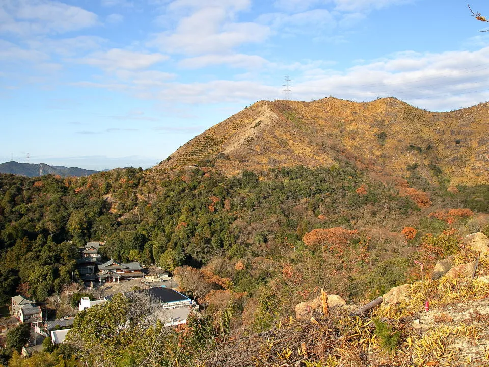 高御位山　馬ノ背登山道から百間岩