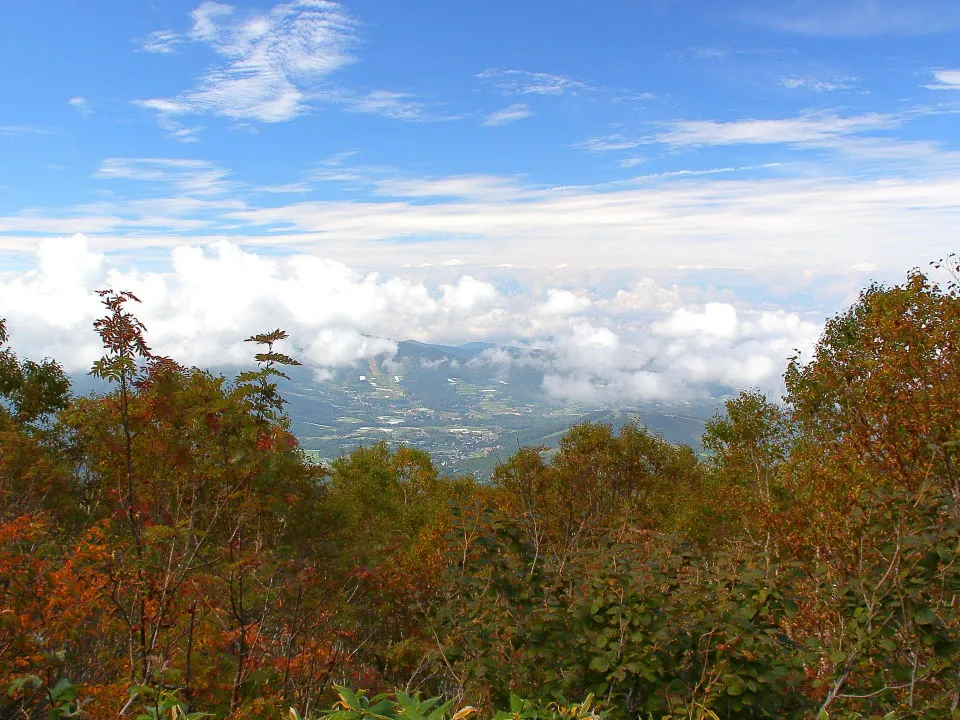 雲が多く景観はイマイチ
