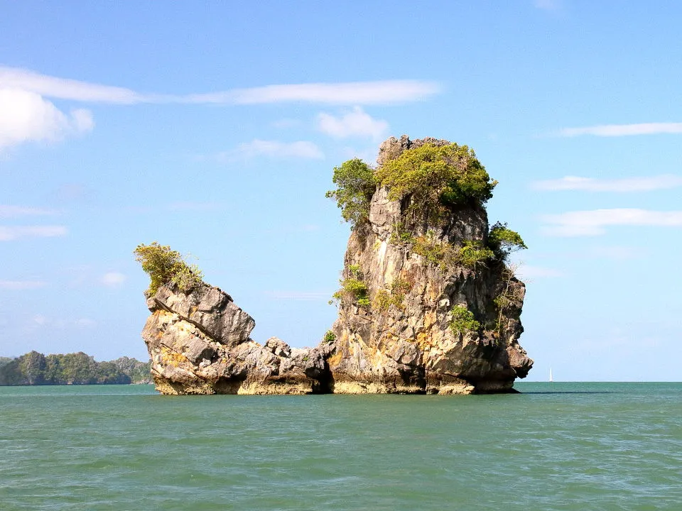 形の面白い島