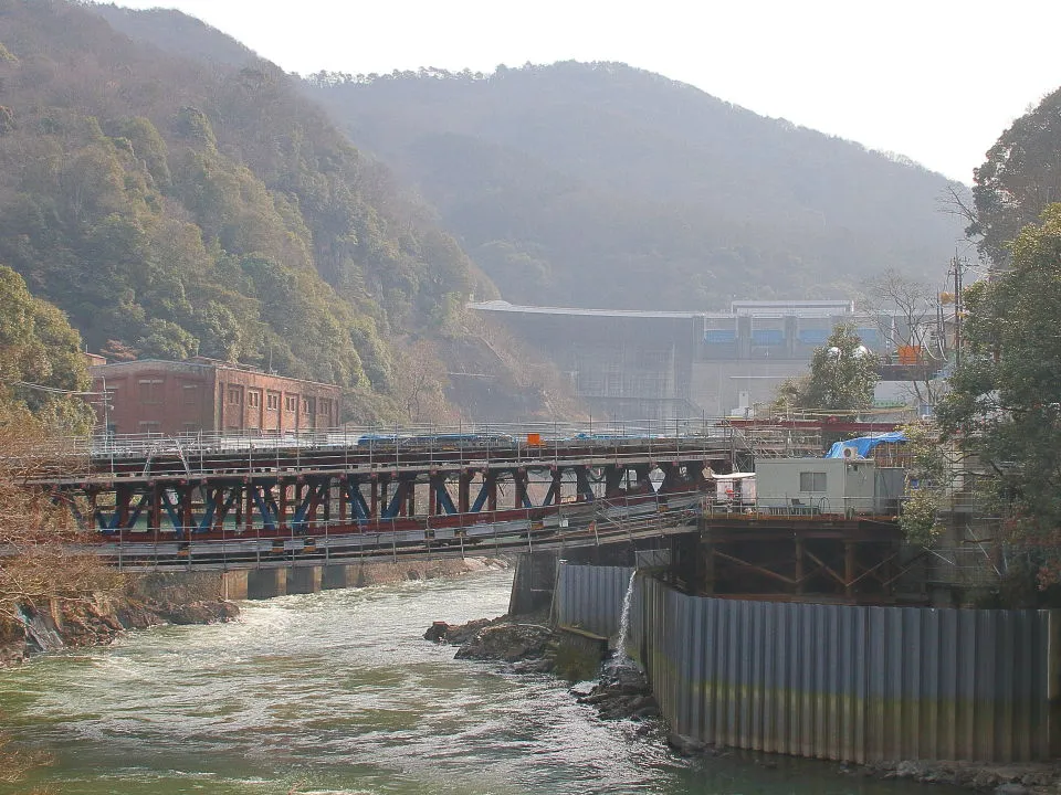 工事中の白虹橋と天ヶ瀬ダム