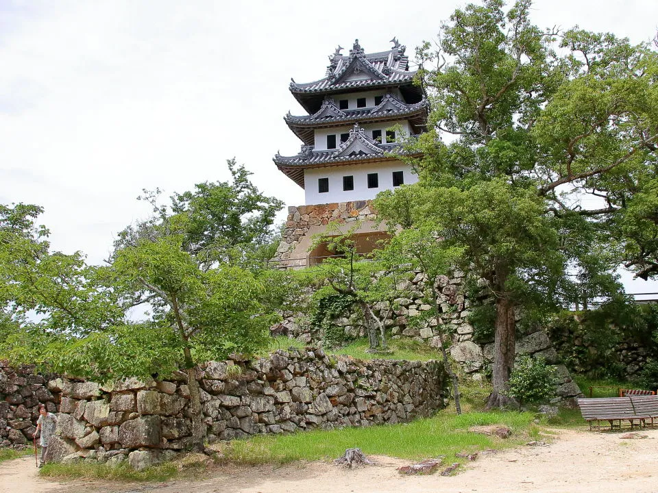 洲本城跡　天守台と模擬天守