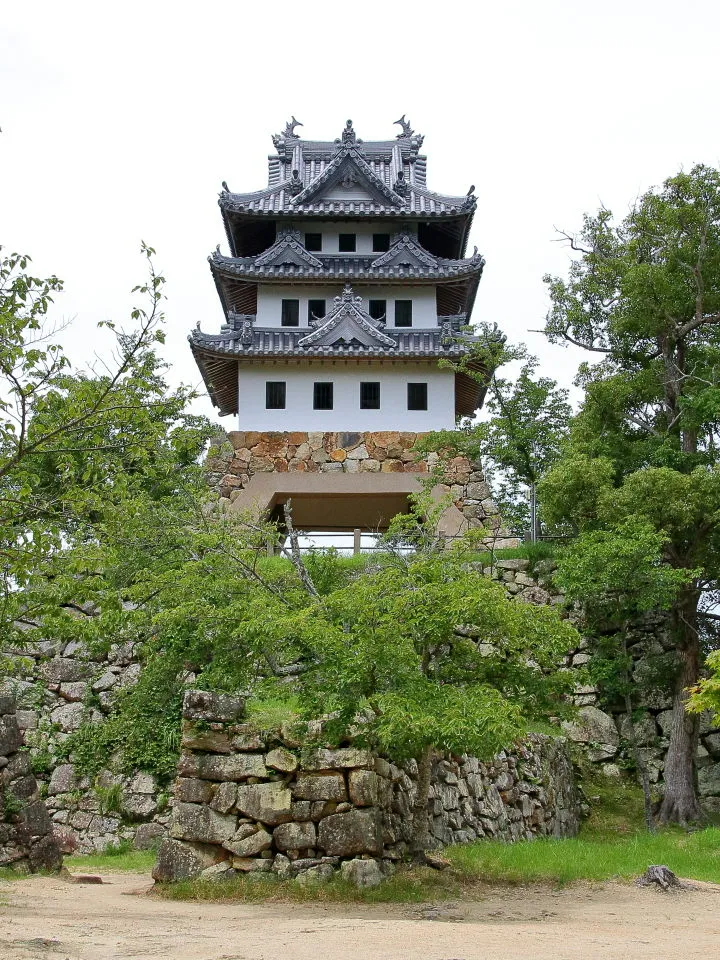 洲本城跡　天守台と模擬天守