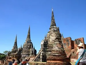 ３基の仏塔