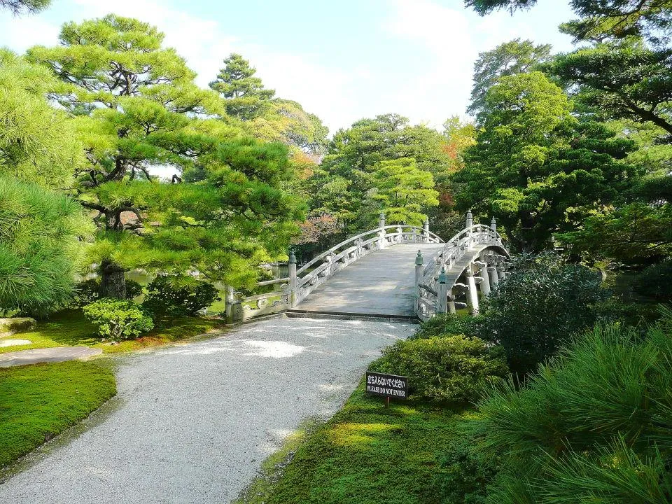 御池庭 欅橋（けやきばし）