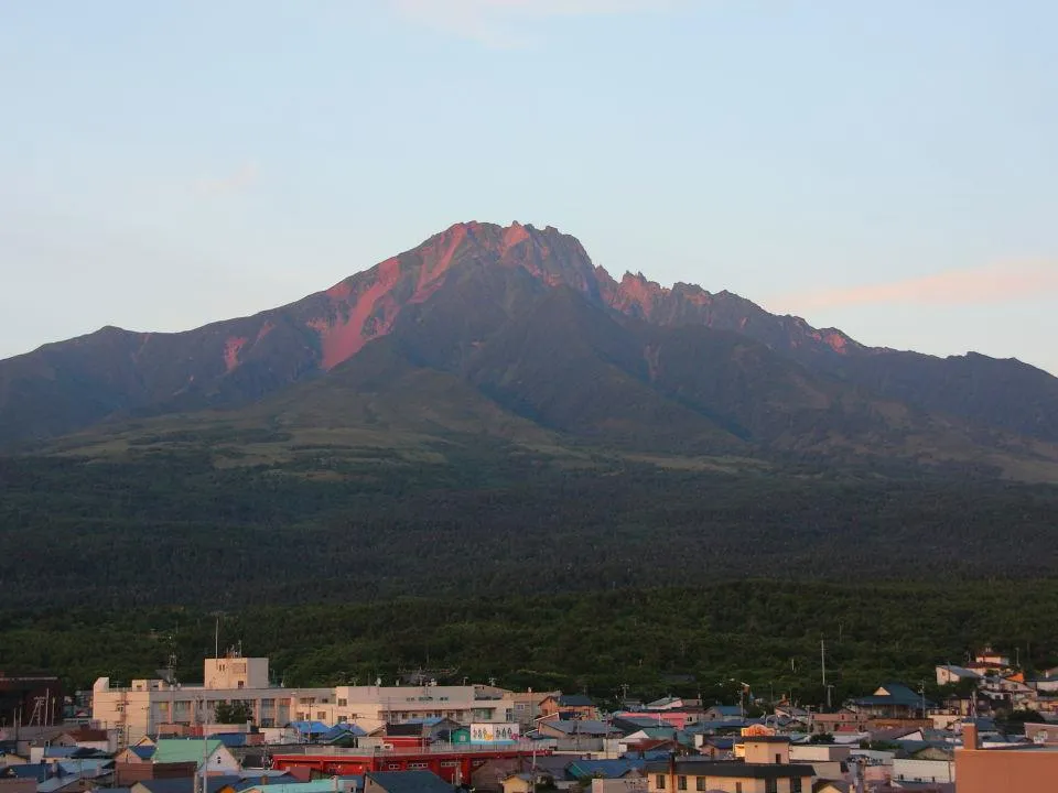 夕陽に染まる利尻富士