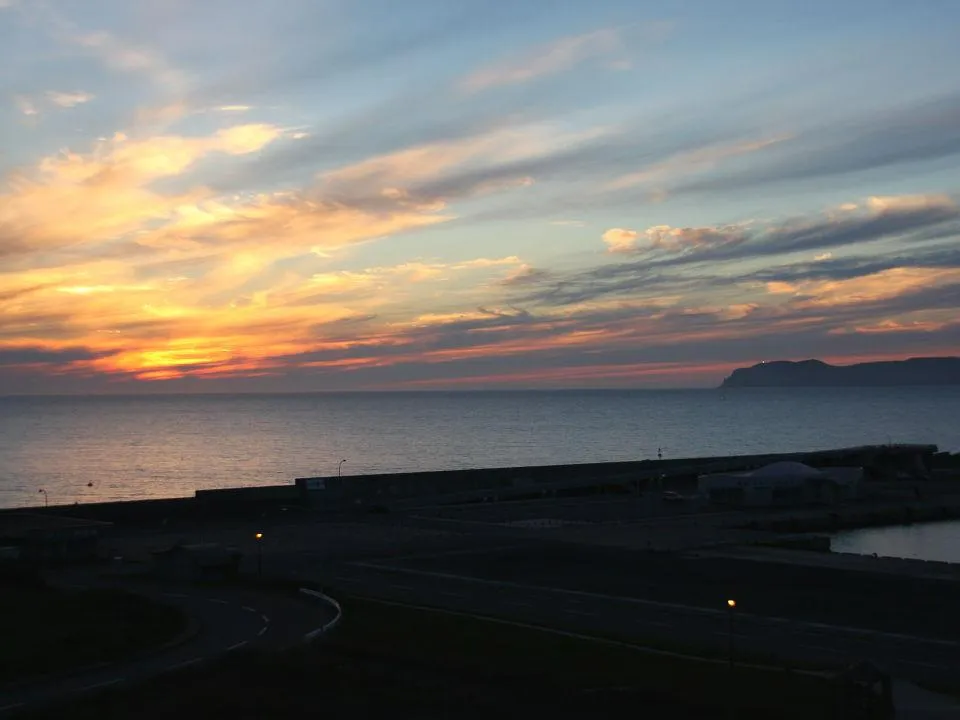 沈む夕陽と礼文島