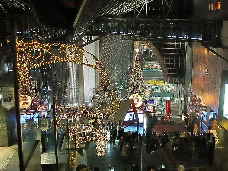 京都駅ビルのクリスマス・ツリー