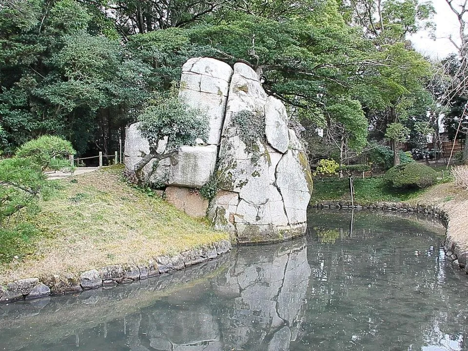 花葉の池、大立石