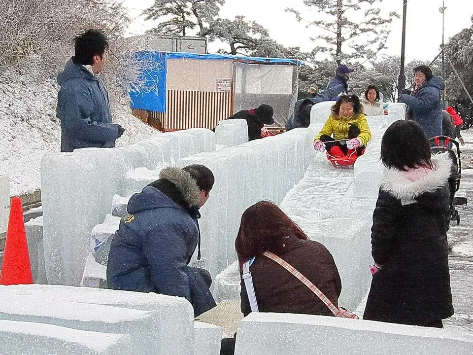 氷の「滑り台」