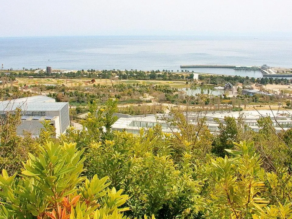 プロムナードガーデンから明石海峡公園