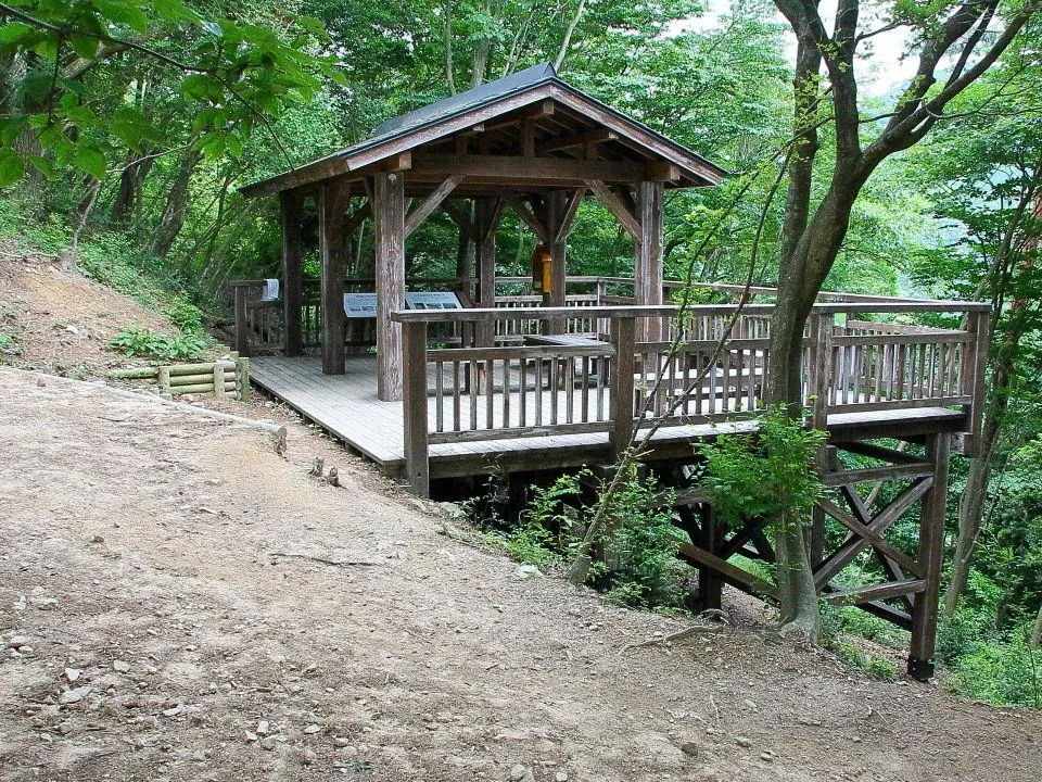 魚屋道の休憩所