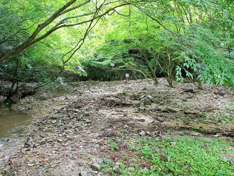 白石滝前の河原