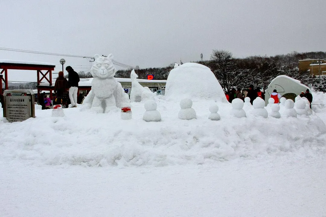 「正門」広場の雪像