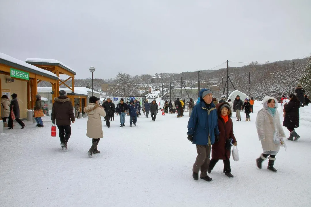 「正門」広場前