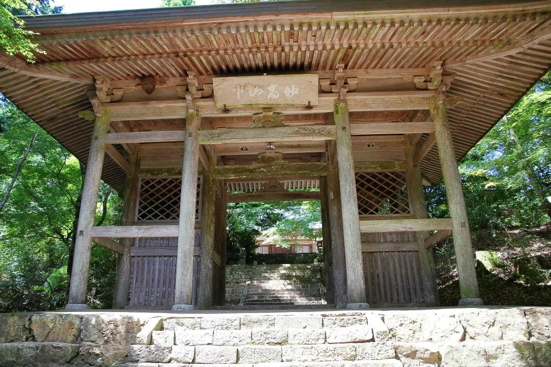 神池寺仁王門